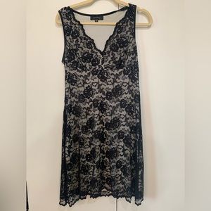 Karen Kane Sexy Little Lace Dress- fully lined- black & White- size medium